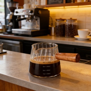 Verre doseur à double <span class=keywords><strong>bec</strong></span> <span class=keywords><strong>verseur</strong></span> de 180 ml avec poignée en bois, verre à espresso côtelé vertical, verre borosilicate résistant à la chaleur - Product Image 4