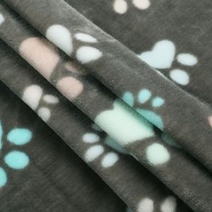 ผ้าห่มพิมพ์ลายอุ้งเท้าสุนัขสีเทาสวมใส่สบายและนุ่มเหมาะสำหรับสุนัขและแมว - Product Image 6