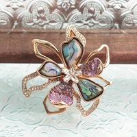 Nouvelle Broche Fleur Rétro en Imitation Coquille d'Ormeau avec Strass, Épinglette Élégante pour Veste et Pull, Accessoire de Mode