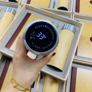 Ensemble cadeau de luxe pour bureau : thermos, carnet avec couverture en bois et stylo - Product Image 6