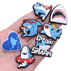 Dijes de PVC al por Mayor con Forma de Tiburón, Personalizables, para Decoración de Fundas de Celular, Accesorios Religiosos, Musicales y de Amor - Product Image 4