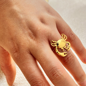 Gepersonaliseerde Oceaan Stijl Schattige Sieraden 18K Vergulde Waterdichte Krab Roestvrij Staal Verstelbare Ring - Product Image 1