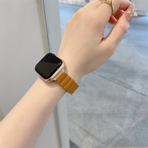 Nouveaux produits de luxe en caoutchouc Sport Silicone bracelet magnétique intelligent pour <span class=keywords><strong>Apple</strong></span> <span class=keywords><strong>Watch</strong></span> <span class=keywords><strong>8</strong></span> accessoires pour iWatch - Product Image 3