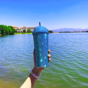 Tasse à café froide couleur logo personnalisé gobelet de fête en diamant gobelet clouté bouteille d'eau gobelet avec paille - Product Image 3