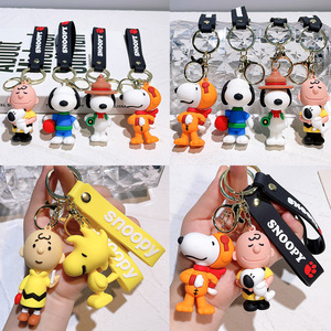 Vente en gros de porte-clés en PVC 3D, 18 styles, modèle dessin animé Charlie, série Snoopy, jouets poupées mystères - Product Image 3