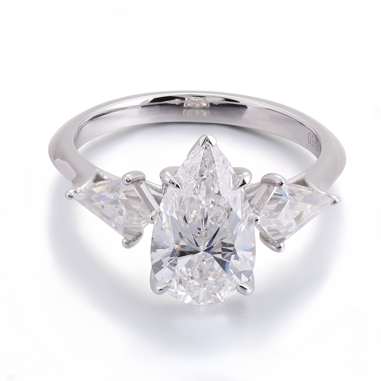 แหวนเพชรแล็บไวท์โกลด์ 18K