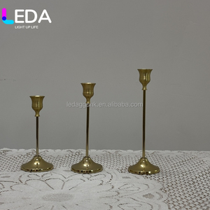 LEDA Ensemble de bougeoirs en métal dorés pour décoration de mariages, événements et fêtes, pour cheminée, manteau de cheminée et table à manger - Product Image 1