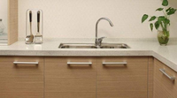 Portes d'armoires de cuisine en MDF laqué mat écologique, design dernier cri, avec pied de meuble en aluminium et plan de travail en marbre artificiel/surface solide