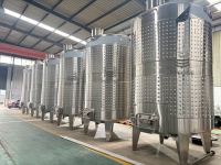 Cuve de fermentation de vin rouge en acier inoxydable de 10 000 L avec pompe intégrée et couvercle hermétique, prête à être expédiée