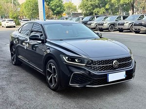 VW Passat 330 TSI Star Elite DSG 137 kW 320 Nm de couple 7DCT, calandre Star, empattement 2871 mm, occasion 2024, idéale pour les trajets quotidiens, excellent rapport qualité-prix - Product Image 3