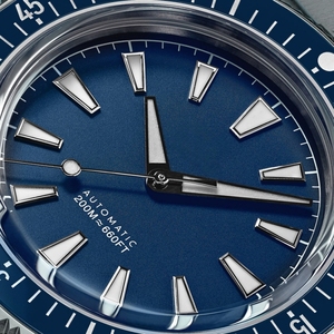 Reloj de Lujo Personalizado ODM Miyota 9015 con Calendario, Reloj de Acero para Buceo de 200 m, Cristal de Zafiro de Doble Cúpula, Reloj Mecánico para Hombre - Product Image 4