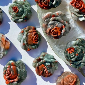 Venta al por mayor de cristal natural tallado a mano, flor de piedra de sangre, rosa de cuarzo de tamaño pequeño para regalo - Product Image 5