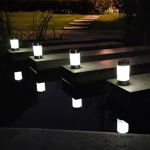 Lampe solaire murale Scorching Sun à 8 LED pour clôtures, jardins, cours et villas - Product Image 1
