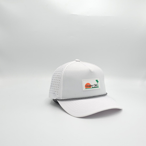Casquette de baseball OEM personnalisée en polyester imperméable à séchage rapide, avec logo en caoutchouc, 5 panneaux, perforations découpées au laser et trous percés - Product Image 2