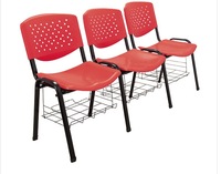 Chaise de conférence empilable en plastique et métal avec tablette d'écriture pour salle de réunion, idéale pour la formation et l'étude, prix de gros abordable, en vente