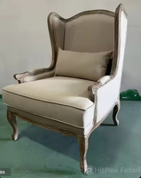 Vintage Ohrensessel im Französischen Landhausstil mit Geschnitzten Holzbeinen, Akzentstuhl mit Geschwungenen Armlehnen und Hoher Rückenlehne