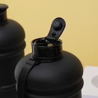 Bouteille d'eau de sport en plastique à grande capacité avec logo personnalisé, étanche