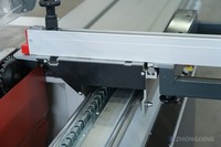 Scie à table coulissante de qualité professionnelle avec affichage numérique et moteur de 5,5 kW