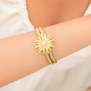 สร้อยคอจี้แฟชั่น สแตนเลสชุบทอง ดีไซน์ดอกไม้ เดซี่ ทานตะวัน จี้สำหรับงานปาร์ตี้ เครื่องประดับสำหรับผู้หญิง - Product Image 3
