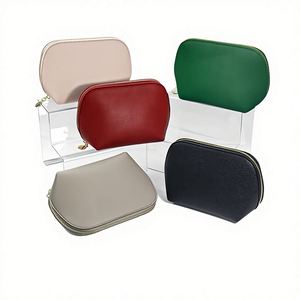 Pochette de maquillage en cuir PU avec logo personnalisé, organiseur de cosmétiques portable pour voyage, fermeture éclair étanche, style normcore/minimaliste, grande taille - Product Image 1