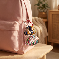Vente en gros de mousquetons en aluminium en forme de cœur, crochets porte-clés esthétiques en forme de cœur pour sacs à dos et cadeaux de mariage