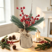 Mini Árbol de Navidad Artificial con Bayas Rojas y Agujas de Pino, 25 cm (9.8 pulgadas), Base de Yute, Decoración de Mesa, Venta al por Mayor, OEM