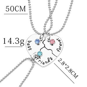 Collana Versatile con Cuore e Lettere per Donne, Accessorio Classico per Matrimoni e Feste, in Lega Placcata Argento, Personalizzabile, per l'<span class=keywords><strong>Amicizia</strong></span> - Product Image 4