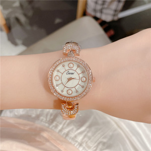 Reloj de Mujer con Esfera de Concha con Detalles de Perlas y Logotipo Personalizado de Proveedores Chinos, con Detalles de Diamantes, Resistente al Agua, para Marcas de Moda - Product Image 4