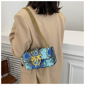 Nuevo Bolso Bandolera de PU con Diseño de Serpiente para Mujer, Moderno y Portátil, con Cadena Decorativa - Product Image 3
