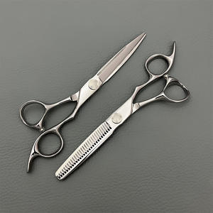 Tijeras de peluquería CNC para entresacar, acero VG10, hoja de 62 mm, para diestros, uso estético, tipo de hoja estándar - Product Image 1