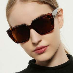 Nouvelles Lunettes de Soleil Carrées Surdimensionnées Œil de Chat Léopard Noir Vintage Tendance 2022 Protection UV400 pour Femme - Product Image 1