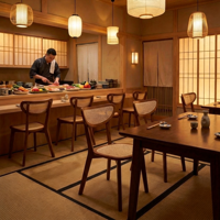 Ensemble table et chaises de salle à manger en rotin et bois massif de style japonais, mobilier commercial pour restaurant de sushis Izakaya, personnalisable