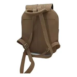 Mochila Fana Letizia Avellana de Cuero Grabado con Diseño Floral, 5L, Bolsa de Viaje Unisex con Correa Ajustable y Cierre de Cremallera - Product Image 3