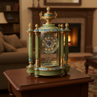 Horloge mécanique antique chinoise en bronze, avec figurine de pot à fleurs et architecture cloisonnée, affichant les heures et les demi-heures.