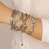 Bracelet en acier inoxydable plaqué or style Ins, avec zircon cubique et perle, design ouvert en forme de C et ligne ondulée, bijoux pour femmes