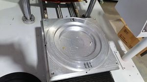 Machine d'estampage de feuille d'or à plat facile à utiliser pour cadran d'horloge avec entrée et sortie de l'établi - Product Image 4