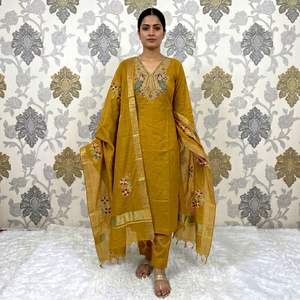 Conjunto de Salwar Kameez Moderno Bordado en Amarillo para Mujer, Traje Palazzo con Cuello en V y Seda Muslin para Bodas, Graduaciones, Diwali y Fiestas - Product Image 1
