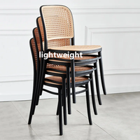 Chaise en rotin synthétique empilable en plastique PP pour jardin extérieur à prix abordable