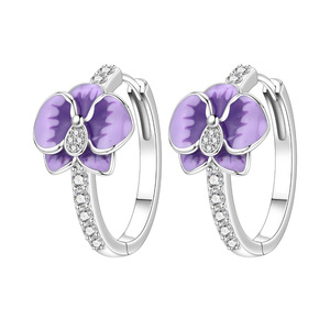 ต่างหูห่วงรูปกล้วยไม้สีขาวทองแดงขายดี ดีไซน์ทันสมัย ใช้ได้หลากหลาย เหมาะสำหรับใส่ไปทะเลในช่วงฤดูร้อนสำหรับผู้หญิง ขายส่ง - Product Image 3