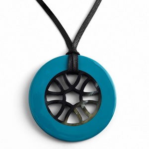 Pendentif Bohème en Corne de Buffle Earth Spirit – Collier Unique et Tendance pour les Amateurs de Style Bohème Chic – Bijou Artisanal Tribal - Product Image 2