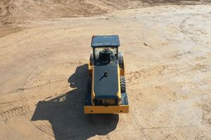 Reliable Single Drum Vibratory Roller 520f Compactor with High Performance 129kw Powerful Engine for Sale - Product Image 5
