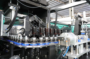Machine <span class=keywords><strong>de</strong></span> soufflage <span class=keywords><strong>de</strong></span> bouteilles PET entièrement automatique DASSAW à 4 cavités <span class=keywords><strong>de</strong></span> haute précision – Solution d'extrusion-soufflage à grande échelle - Product Image 4