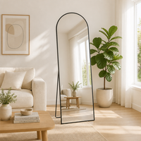 Miroir pleine longueur moderne minimaliste noir à cadre métallique fin et arqué pour chambre à coucher, dressing et décoration intérieure