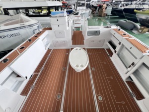 Catamarán de Pesca de Aluminio de 8.8 Metros con Cómoda Cabina - Product Image 4
