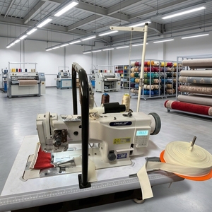 Machine à coudre industrielle haute vitesse pour bordures de tapis, usage intensif - Product Image 1