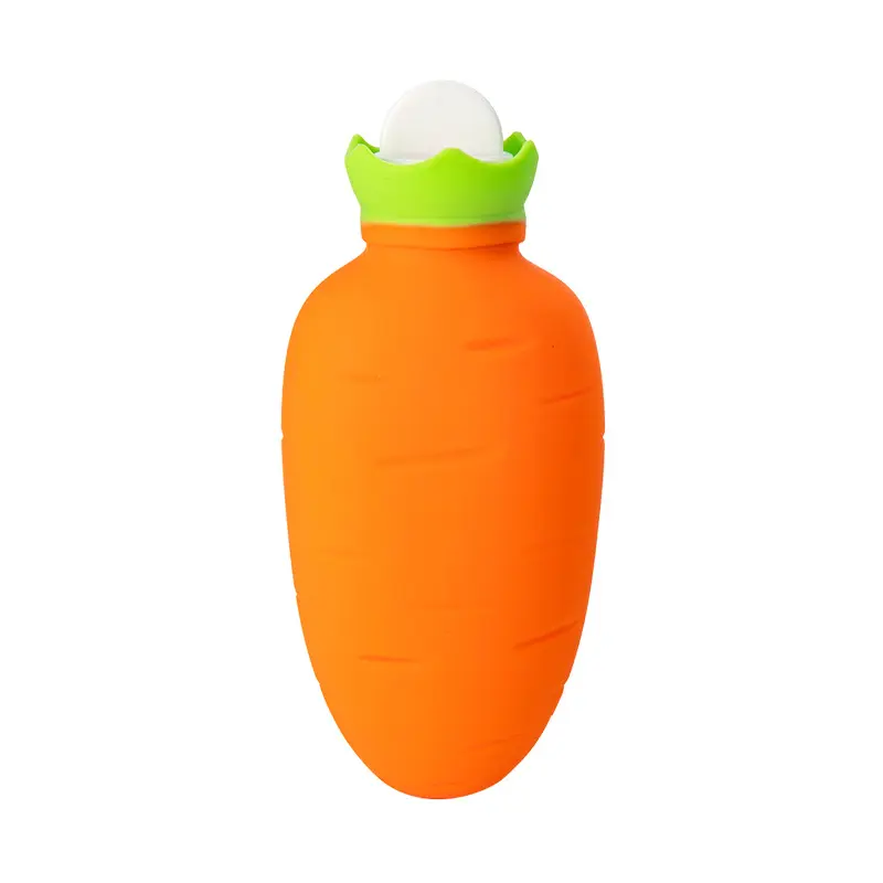 Оптовая продажа, силиконовый подогреватель для рук с логотипом на заказ, симпатичная силиконовая бутылка для горячей воды в форме моркови, ананаса с крышкой