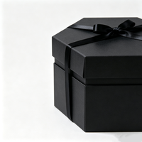 Boîte cadeau rigide hexagonale personnalisée avec couvercle et base noirs, ruban en satin, boîte en papier de luxe pour emballage de bijoux