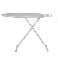Planche à repasser EASTON extra stable à double support en V, construction tubulaire argentée, table à repasser pour hôtel avec embouts antidérapants