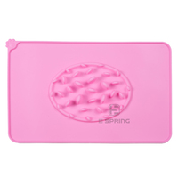 Tapis de nourriture pour animaux de compagnie en silicone de qualité alimentaire avec bol intégré, antidérapant, facile à nettoyer, motif empreinte de patte pour chiens, logo personnalisé en gros