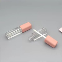 Emballage de gloss à lèvres personnalisé avec logo, flacon carré vide de 2,5 ml en caoutchouc, finition douce au toucher, rose et vert, avec applicateurs